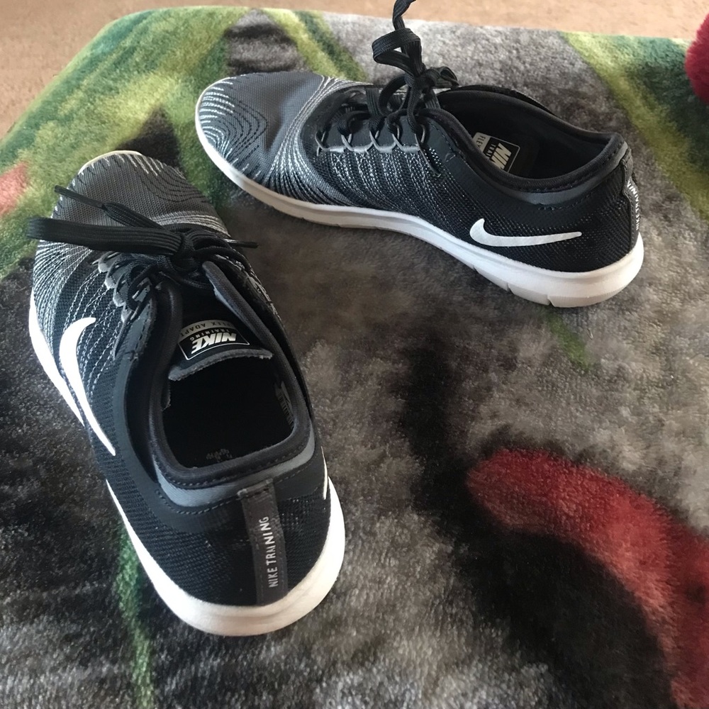 Nike training flex tenis shoes size 6